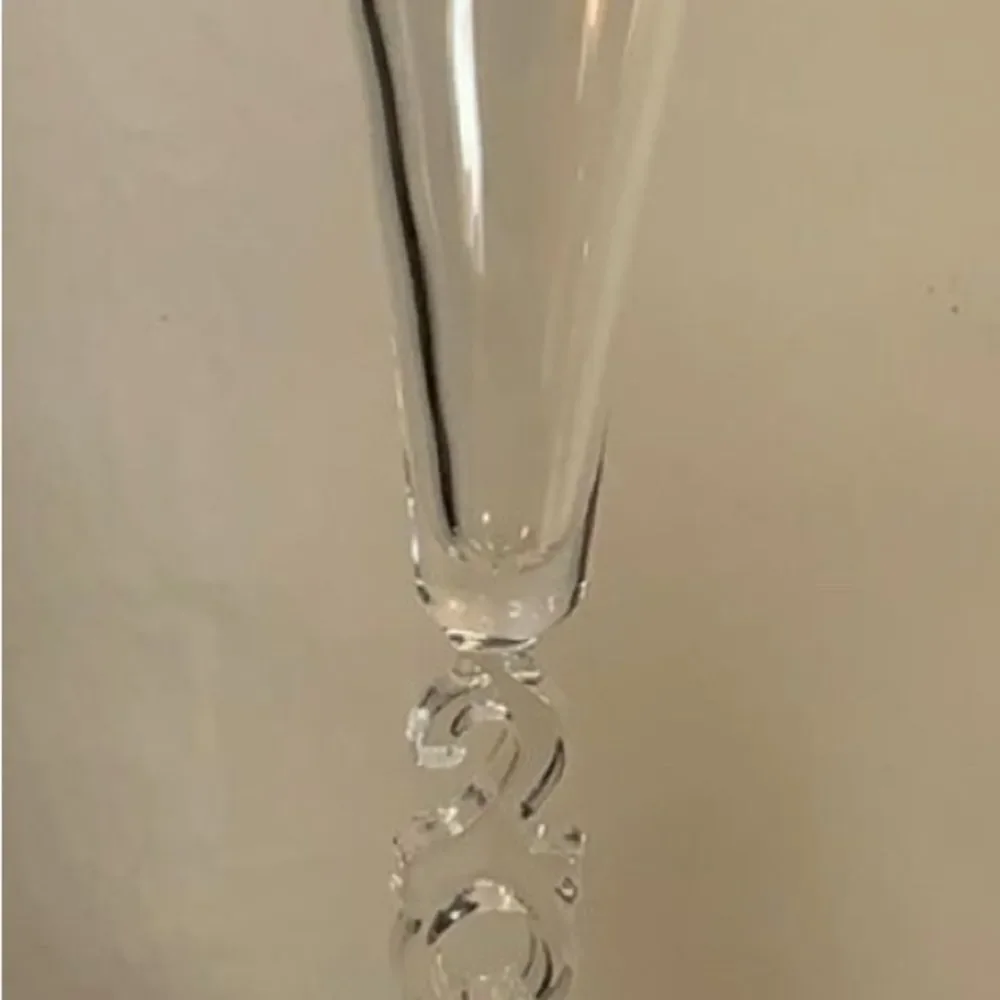 Bellagio Hotel Resort Casino 2000 Glass Crystal Champagne Flutes 8 Ounces Each